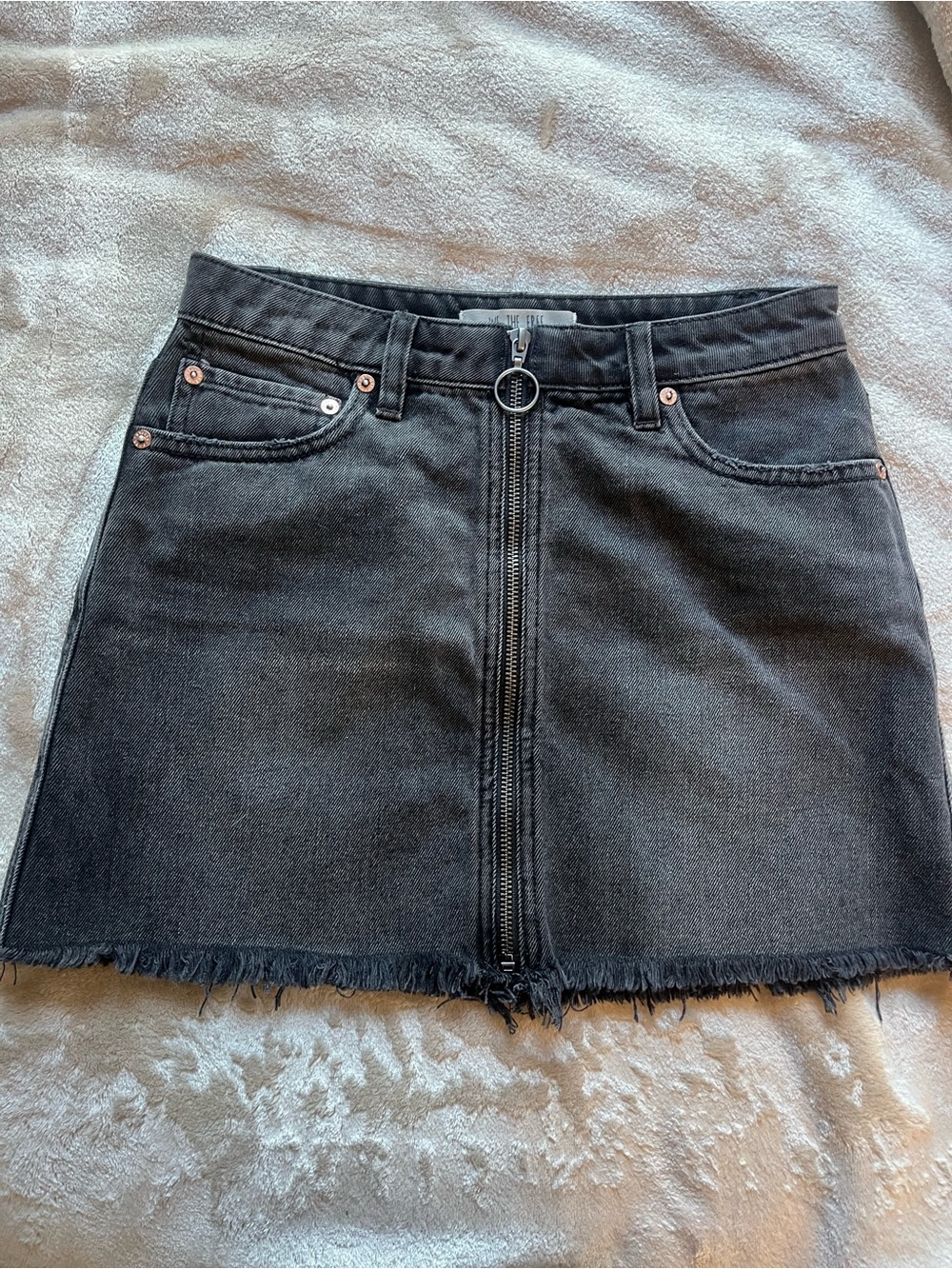 We The Free Black Denim Mini Skirt Women’s Size 24 Front Zip Raw Hem Cotton
